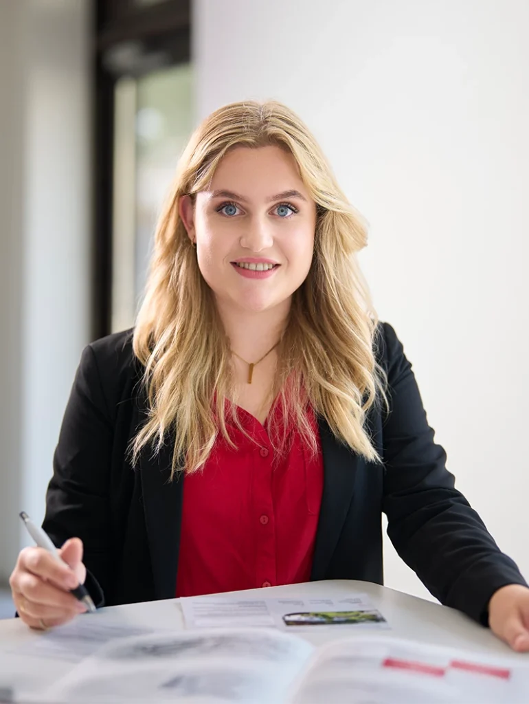 Portrait von Anna Borer, Junior Maklerin.